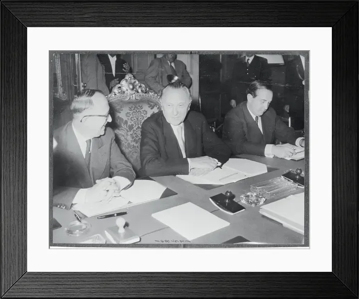 Framed Print : Saar Discussions Framed Print : Saar Discussions
