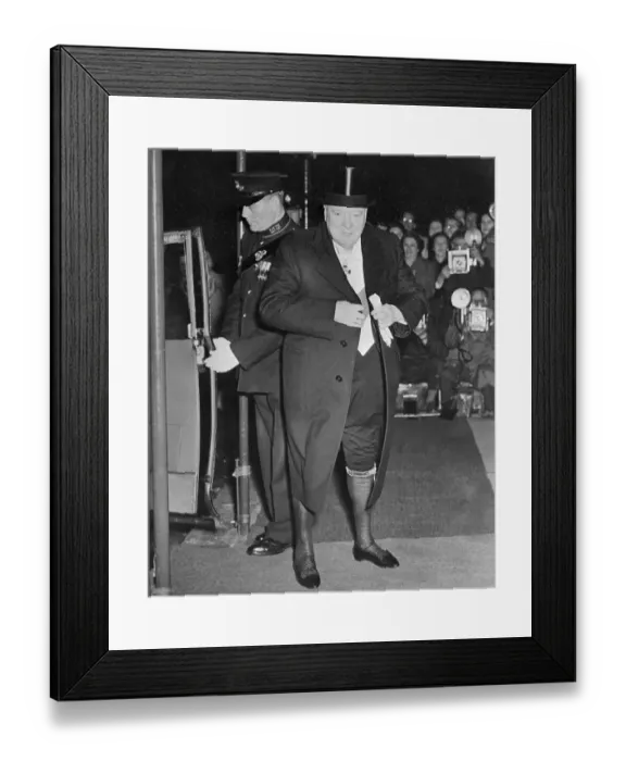 Framed Print : Portrait of Winston Churchill Framed Print : Portrait of Winston Churchill