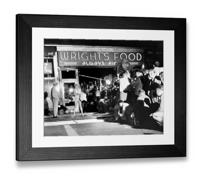 Framed Print : Marilyn Monroe Filming The Seven Year Itch Framed Print : Marilyn Monroe Filming The Seven Year Itch