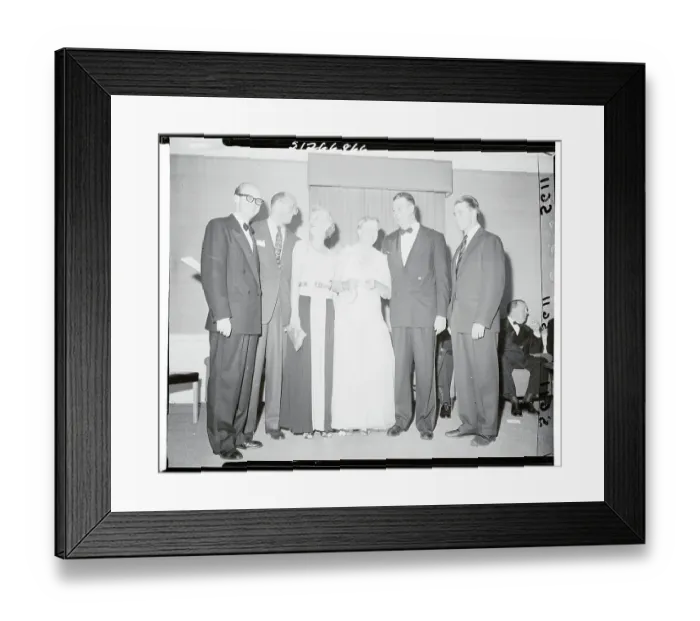 Framed Print : Eleanor Roosevelt Standing With Her Family