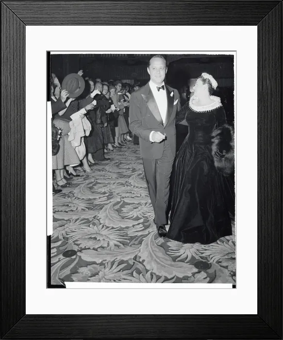 Framed Print : Judy Garland Walking With Her Husband Framed Print : Judy Garland Walking With Her Husband