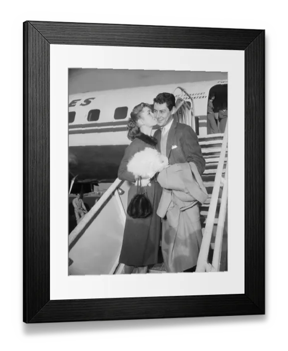 Framed Print : Debbie Reynolds Kissing Eddie Fisher Framed Print : Debbie Reynolds Kissing Eddie Fisher