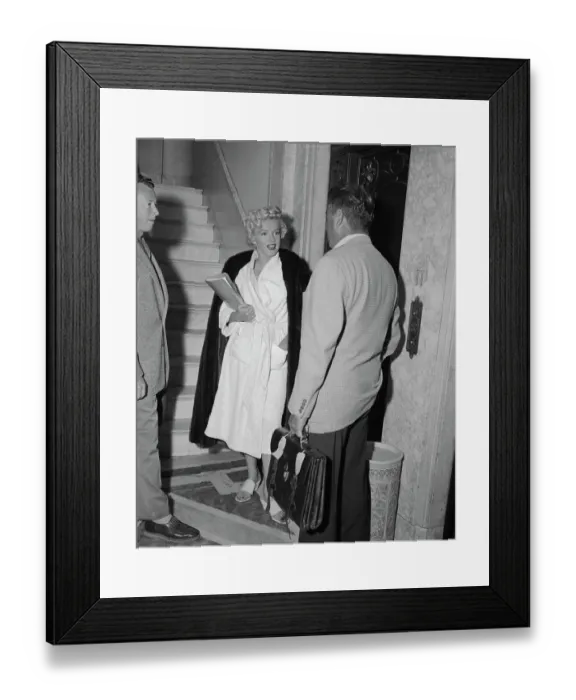Framed Print : Marilyn Monroe During Filming of Seven Year Itch Framed Print : Marilyn Monroe During Filming of Seven Year Itch