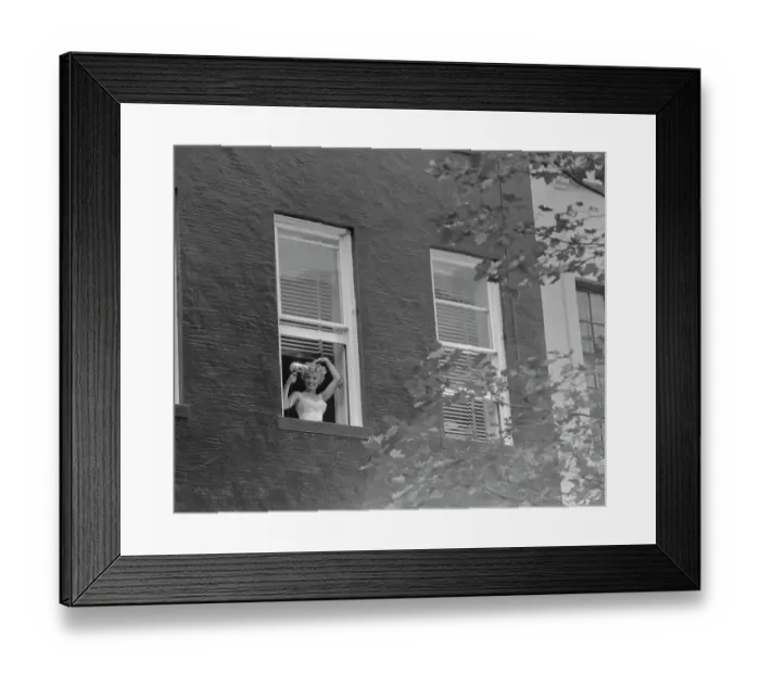 Framed Print : Marilyn Monroe During the Filming of Seven Year Itch Framed Print : Marilyn Monroe During the Filming of Seven Year Itch