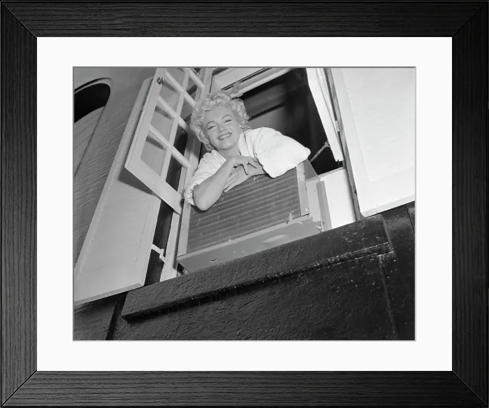 Framed Print : Marilyn Monroe During the Filming of Seven Year Itch Framed Print : Marilyn Monroe During the Filming of Seven Year Itch
