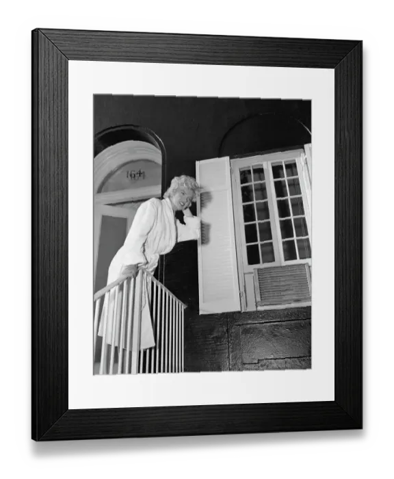 Framed Print : Marilyn Monroe During Filming of Seven Year Itch Framed Print : Marilyn Monroe During Filming of Seven Year Itch