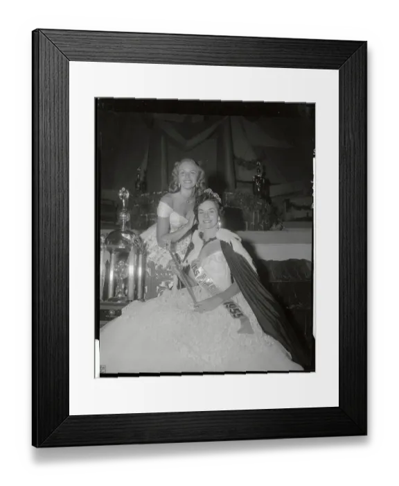 Framed Print : Evelyn Ay Handing Over Her Crown to Lee Ann Meriwether Framed Print : Evelyn Ay Handing Over Her Crown to Lee Ann Meriwether