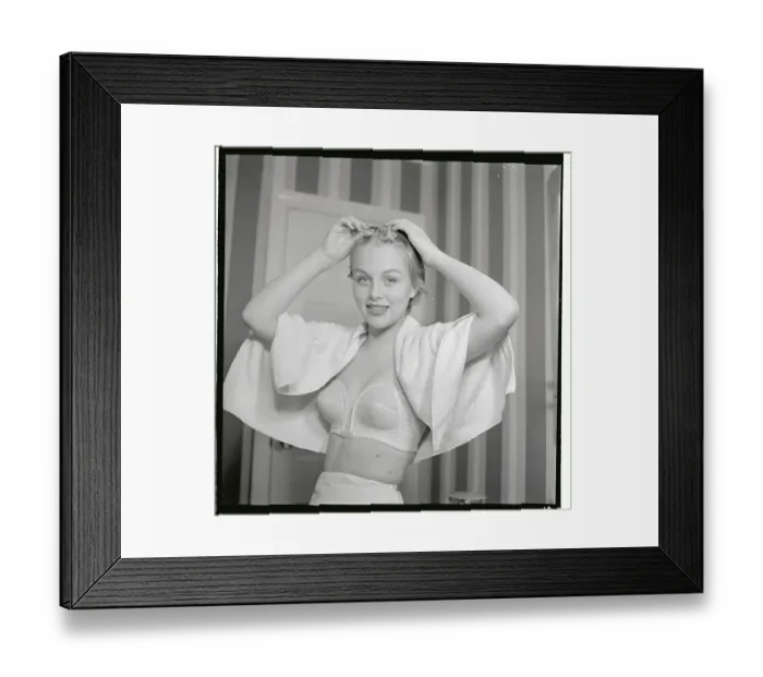 Framed Print : Portrait of Sandra Goss Framed Print : Portrait of Sandra Goss