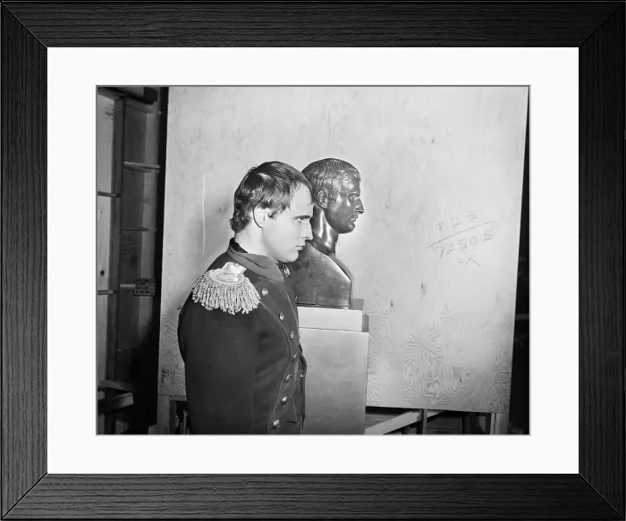 Framed Print : Brando In Front Of Napoleon Bust; Profil Framed Print : Brando In Front Of Napoleon Bust; Profil
