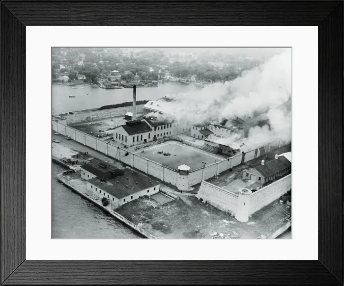 Framed Print : Smoke Billowing Out From Kingston Prison Framed Print : Smoke Billowing Out From Kingston Prison