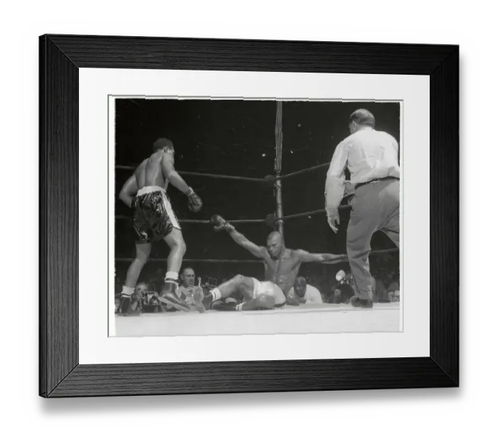 Framed Print : Harold Johnson Grasping the Ropes During Match Framed Print : Harold Johnson Grasping the Ropes During Match