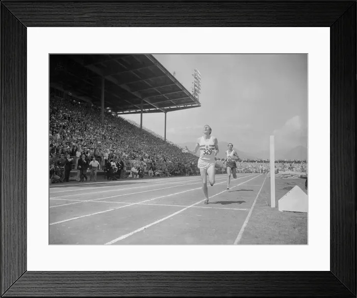 Framed Print : Roger Bannister Winning Race Framed Print : Roger Bannister Winning Race