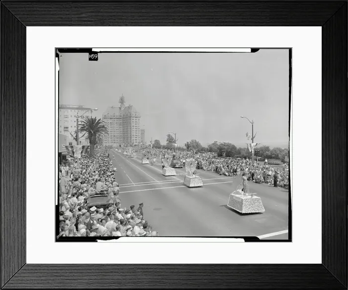 Framed Print : Floats Carrying Miss Universe Contestants Framed Print : Floats Carrying Miss Universe Contestants