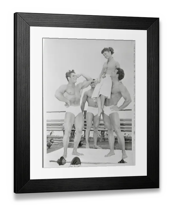 Framed Print : Debbie Reynolds with Bodybuilders Framed Print : Debbie Reynolds with Bodybuilders