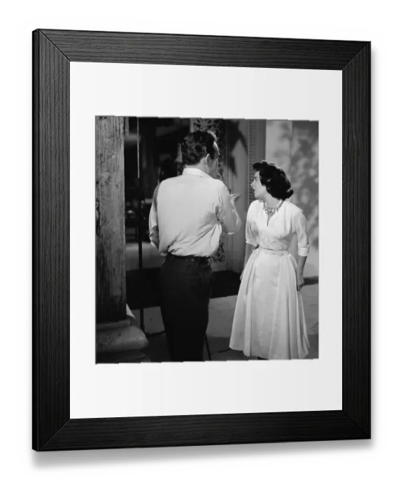 Framed Print : Elizabeth Taylor and Peter Finch Framed Print : Elizabeth Taylor and Peter Finch