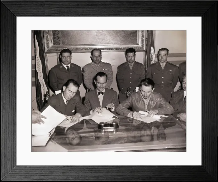 Framed Print : Guatemala's Junta Signs Peace Treaty Framed Print : Guatemala's Junta Signs Peace Treaty