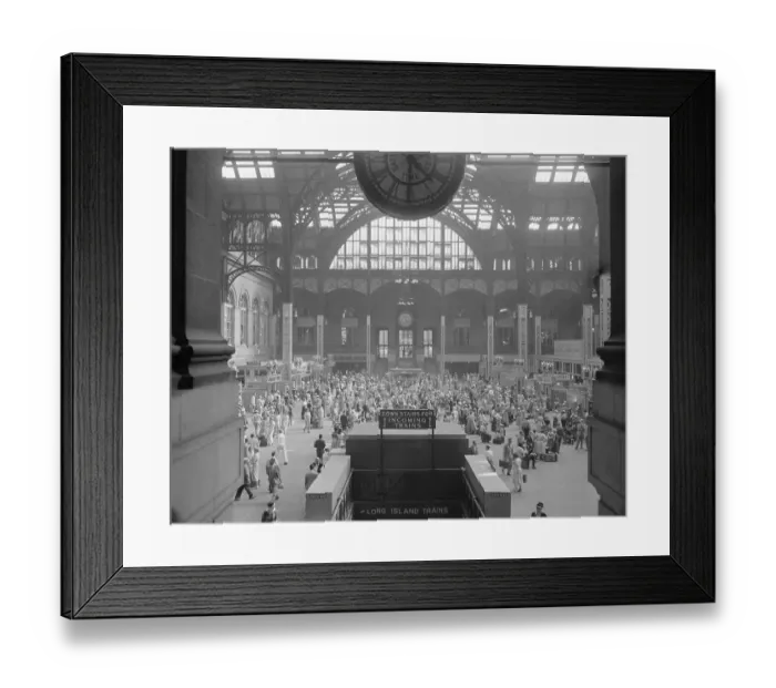 Framed Print : Holiday Crowd at Pennsylvania Station Framed Print : Holiday Crowd at Pennsylvania Station