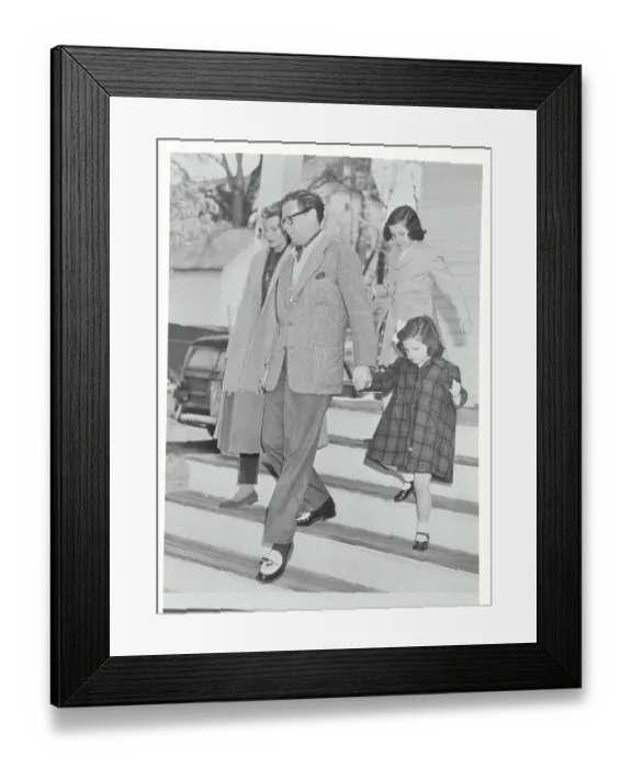 Framed Print : Rita Hayworth with Husband and Daughters Framed Print : Rita Hayworth with Husband and Daughters