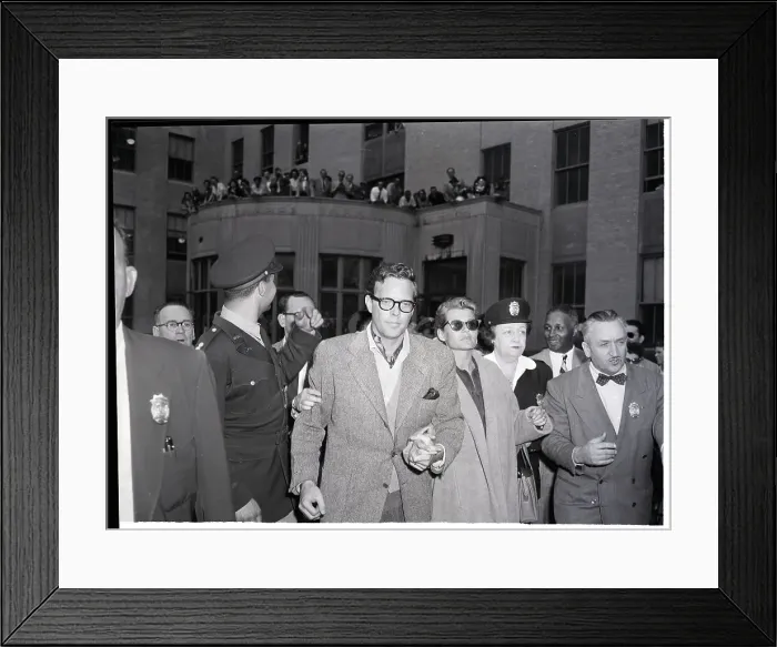 Framed Print : Dick Haymes & Rita Hayworth Leave Court Framed Print : Dick Haymes & Rita Hayworth Leave Court