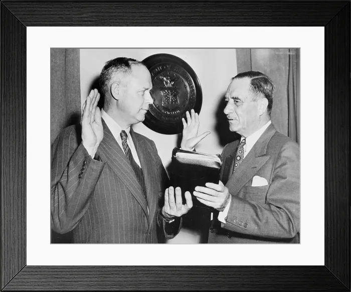 Framed Print : Charles Lindbergh Raising Hand Framed Print : Charles Lindbergh Raising Hand