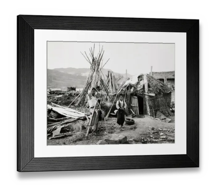 Framed Print : Koreans Returning to Yanggu Framed Print : Koreans Returning to Yanggu