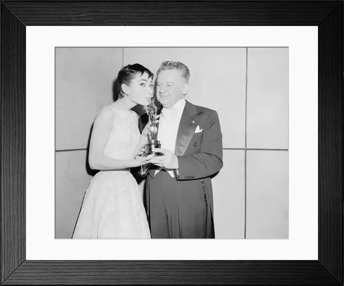 Framed Print : Audrey Hepburn Kissing Trophy with Jean Hersholt Framed Print : Audrey Hepburn Kissing Trophy with Jean Hersholt