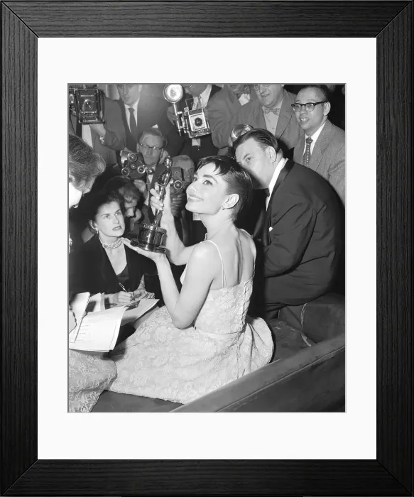 Framed Print : Audrey Hepburn Showing Oscar to Reporters