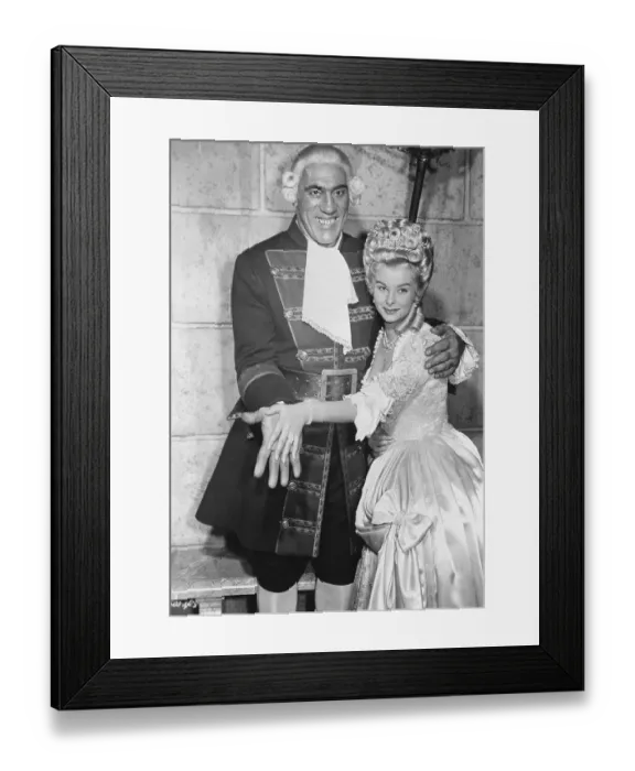 Framed Print : Primo Carnera, Audrey Dalton Compare Hands Framed Print : Primo Carnera, Audrey Dalton Compare Hands