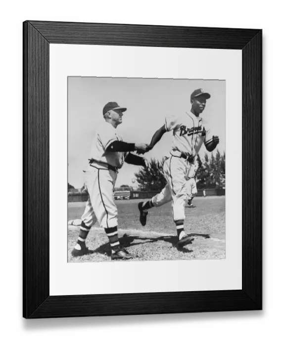 Framed Print : Hank Aaron Rounding Third Base on the Way to Home Framed Print : Hank Aaron Rounding Third Base on the Way to Home