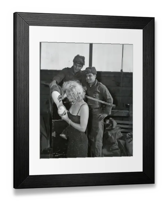 Framed Print : Marilyn Monroe Autographing Leg Cast Framed Print : Marilyn Monroe Autographing Leg Cast