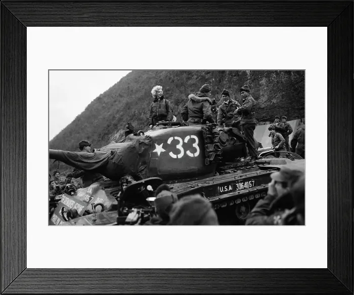 Framed Print : Tank Crew Takes Marilyn Monroe on Ride Framed Print : Tank Crew Takes Marilyn Monroe on Ride