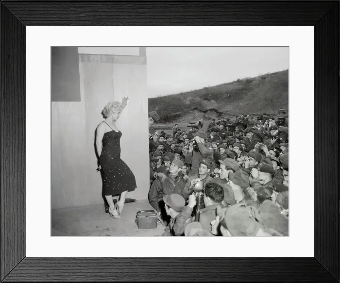 Framed Print : Marilyn Monroe Posing for Soldiers Framed Print : Marilyn Monroe Posing for Soldiers