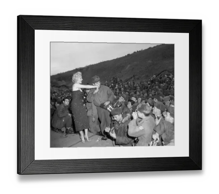Framed Print : Marilyn Wows Them Framed Print : Marilyn Wows Them