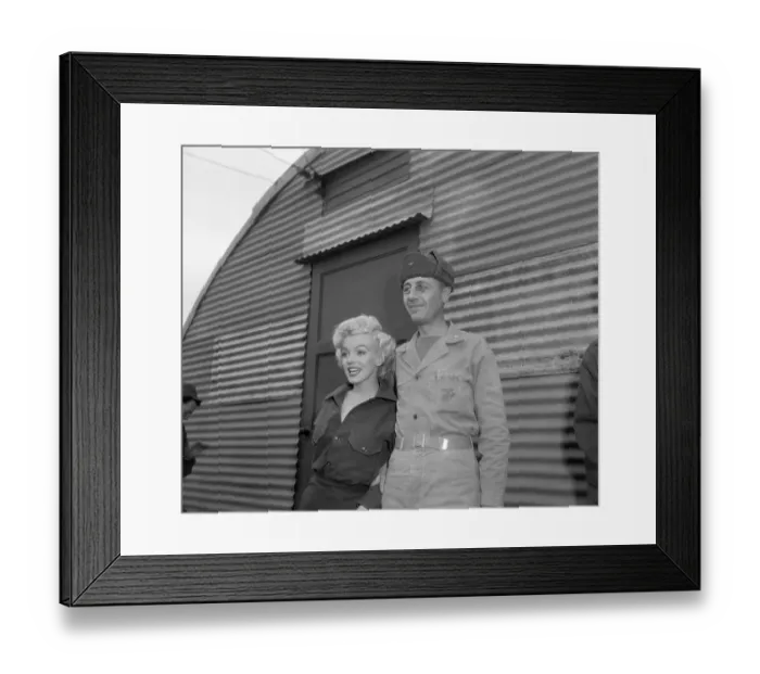 Framed Print : Marilyn Monroe Posing Framed Print : Marilyn Monroe Posing