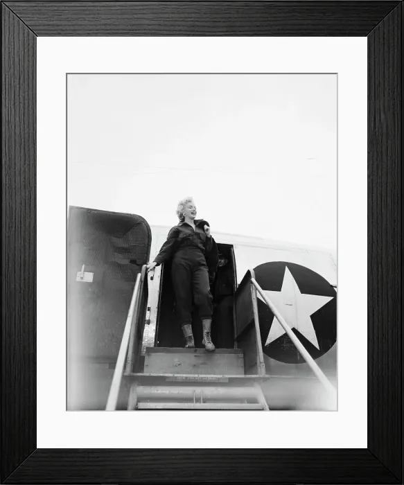 Framed Print : Portrait of Marilyn Monroe Framed Print : Portrait of Marilyn Monroe