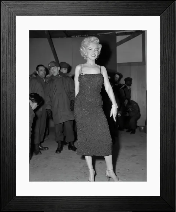 Framed Print : Marilyn Monroe on Stage Framed Print : Marilyn Monroe on Stage