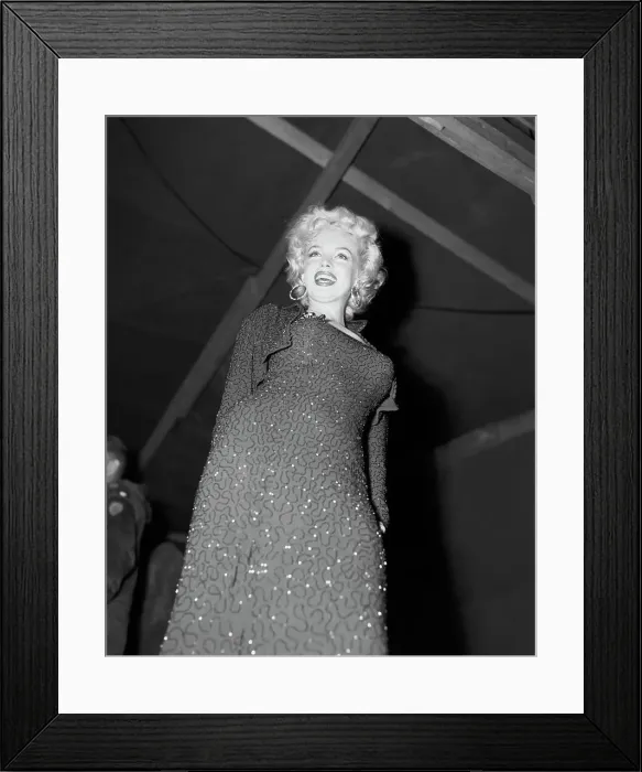 Framed Print : Marilyn Monroe on Stage
