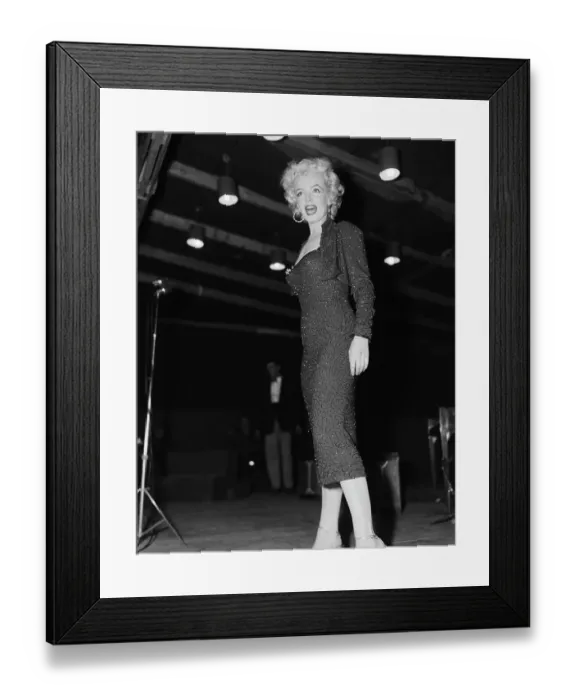 Framed Print : Marilyn Monroe on Stage Framed Print : Marilyn Monroe on Stage