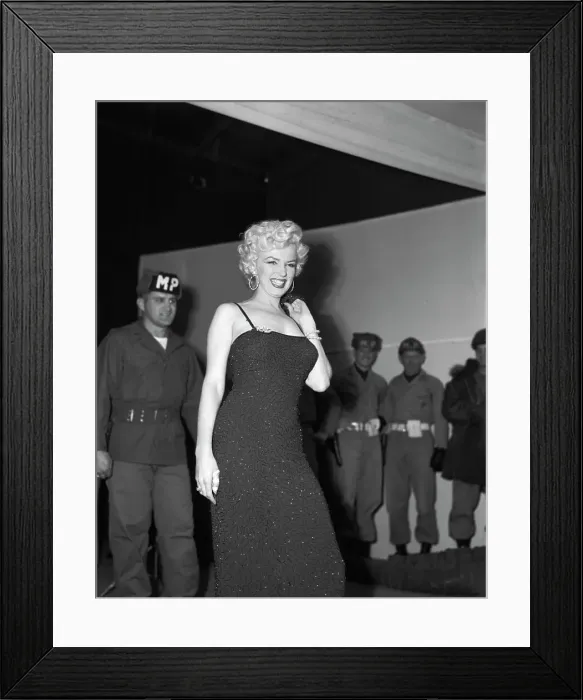 Framed Print : Marilyn Monroe On Stage Framed Print : Marilyn Monroe On Stage