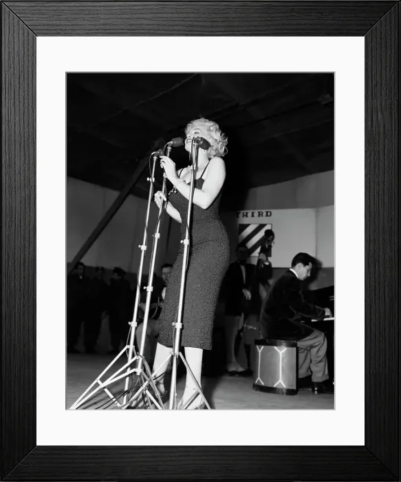 Framed Print : Marilyn Monroe Singing Framed Print : Marilyn Monroe Singing