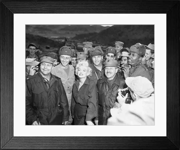 Framed Print : Marilyn Monroe with the Marines Framed Print : Marilyn Monroe with the Marines