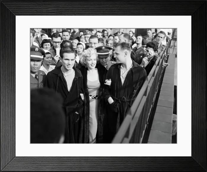 Framed Print : Marilyn Monroe Visiting Wounded Soldiers Framed Print : Marilyn Monroe Visiting Wounded Soldiers