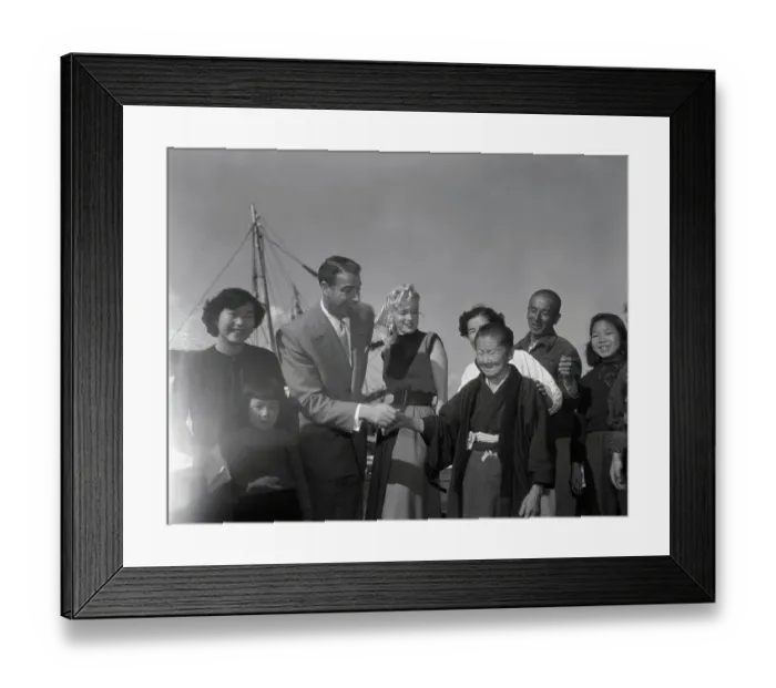 Framed Print : Marilyn Monroe and Joe DiMaggio in Tokyo Framed Print : Marilyn Monroe and Joe DiMaggio in Tokyo