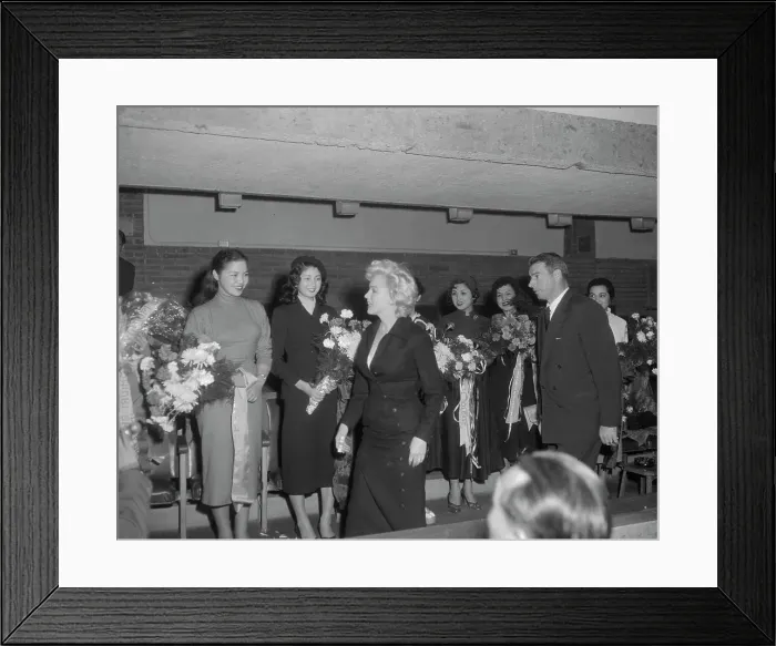 Framed Print : Marilyn Monroe and Joe DiMaggio in Tokyo Framed Print : Marilyn Monroe and Joe DiMaggio in Tokyo