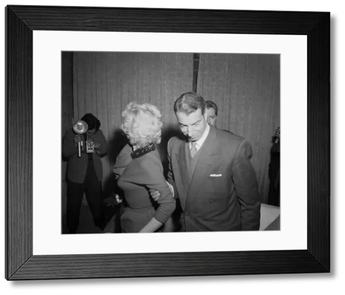 Framed Print : Marilyn Monroe and Joe DiMaggio Honeymooning Framed Print : Marilyn Monroe and Joe DiMaggio Honeymooning