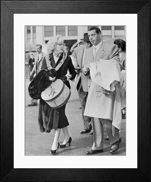 Framed Print : Marilyn with Joe Dimaggio Framed Print : Marilyn with Joe Dimaggio