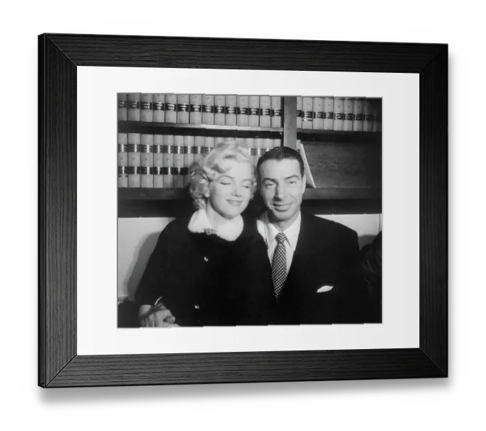 Framed Print : Marilyn Monroe Sitting with Joe DiMaggio Framed Print : Marilyn Monroe Sitting with Joe DiMaggio