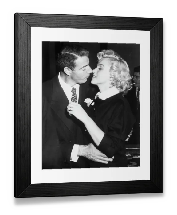 Framed Print : Joe DiMaggio and Marilyn Monroe Kiss Framed Print : Joe DiMaggio and Marilyn Monroe Kiss