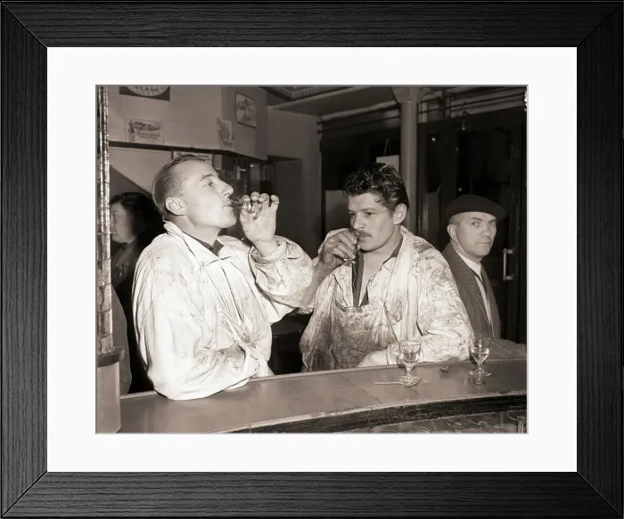 Framed Print : Porters Finish Drinks at Bar Framed Print : Porters Finish Drinks at Bar