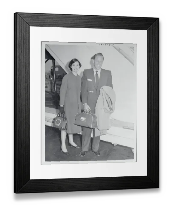Framed Print : Gloria Vanderbilt with William Holden Framed Print : Gloria Vanderbilt with William Holden